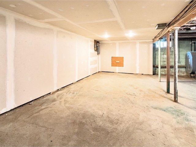 76 Woodbury Road, Burlington, VT 05408