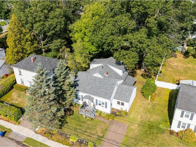76 Woodbury Road, Burlington, VT 05408