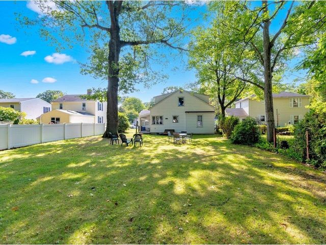 76 Woodbury Road, Burlington, VT 05408