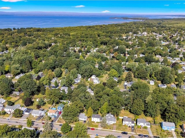 76 Woodbury Road, Burlington, VT 05408