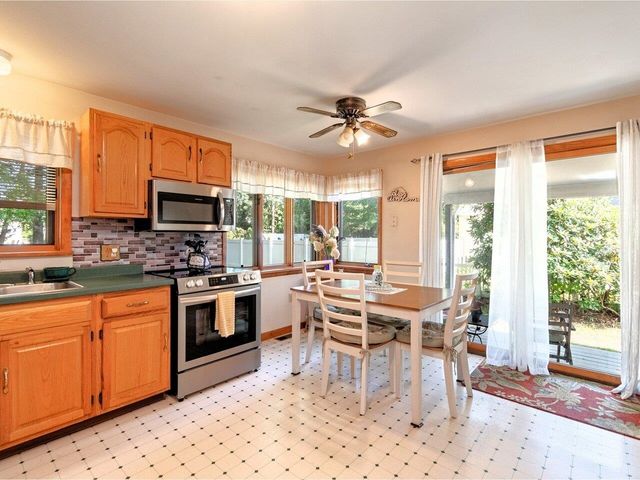 76 Woodbury Road, Burlington, VT 05408