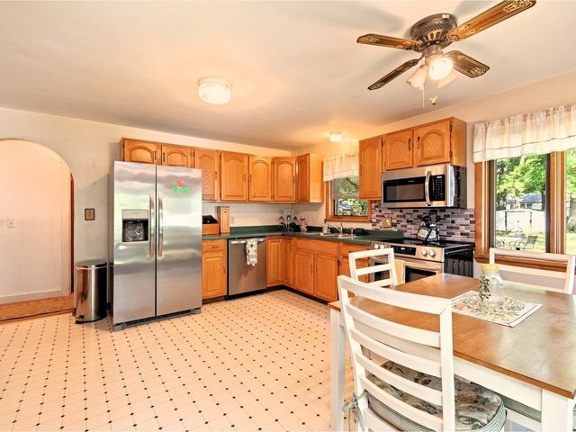 76 Woodbury Road, Burlington, VT 05408