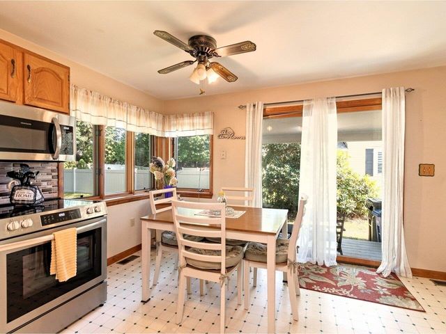 76 Woodbury Road, Burlington, VT 05408