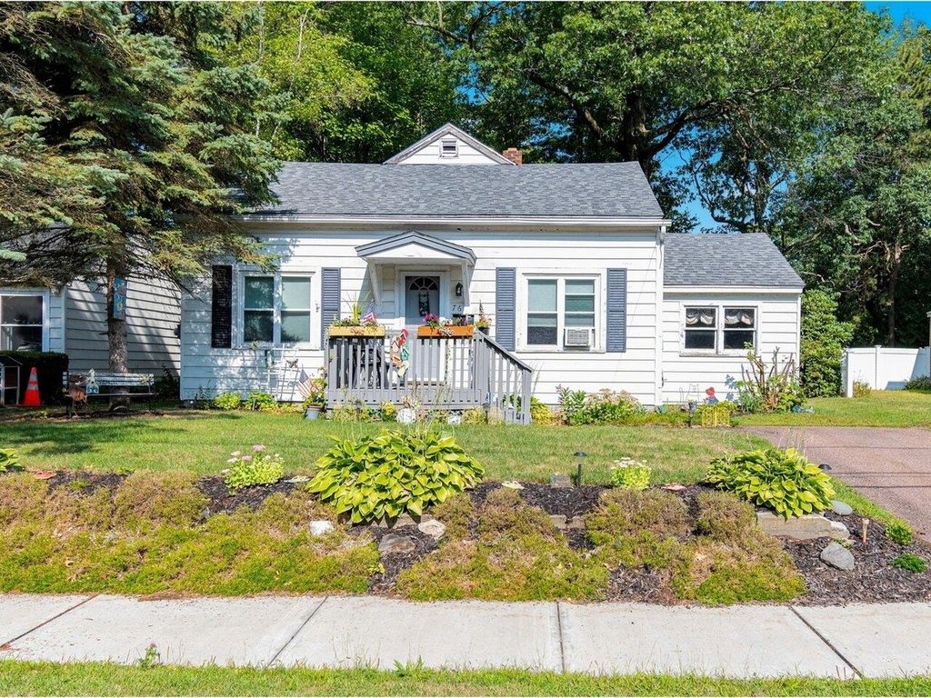 76 Woodbury Road, Burlington, VT 05408