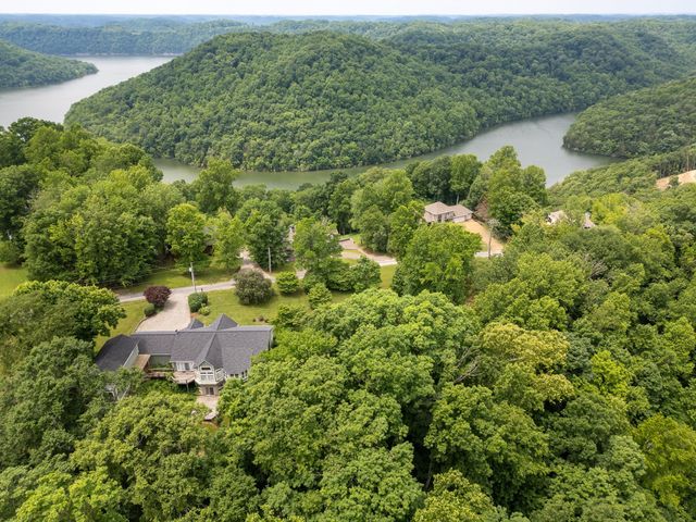 1 Lafever Ridge Rd, Silver Point, TN 38582