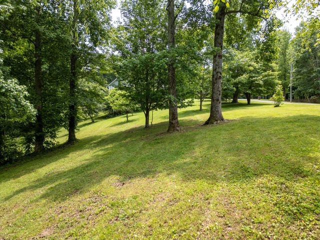1 Lafever Ridge Rd, Silver Point, TN 38582