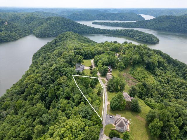 1 Lafever Ridge Rd, Silver Point, TN 38582