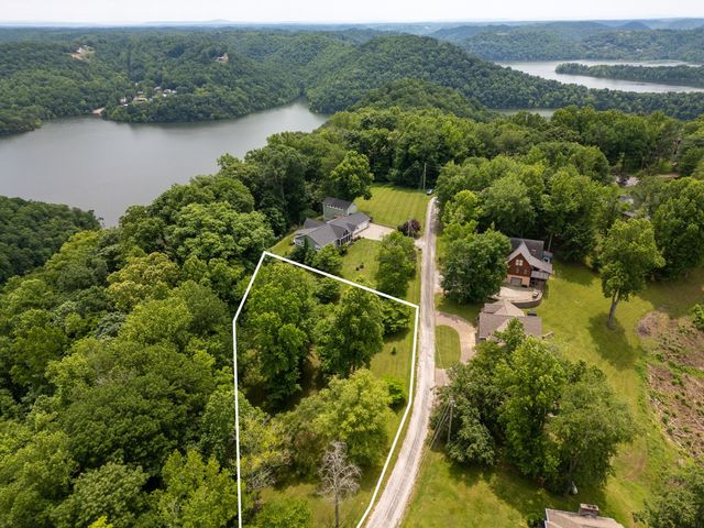1 Lafever Ridge Rd, Silver Point, TN 38582