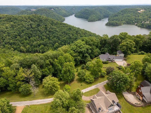 1 Lafever Ridge Rd, Silver Point, TN 38582