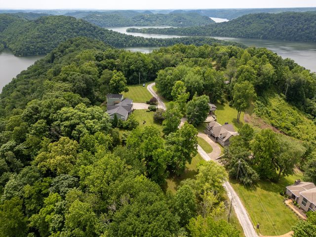 1 Lafever Ridge Rd, Silver Point, TN 38582