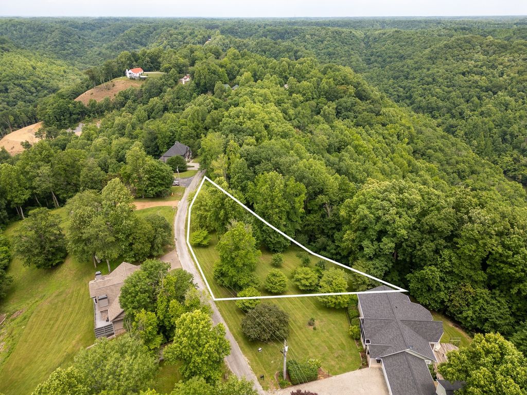1 Lafever Ridge Rd, Silver Point, TN 38582