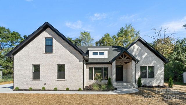 215 Picketts Circle, Indian Trail, NC 28079