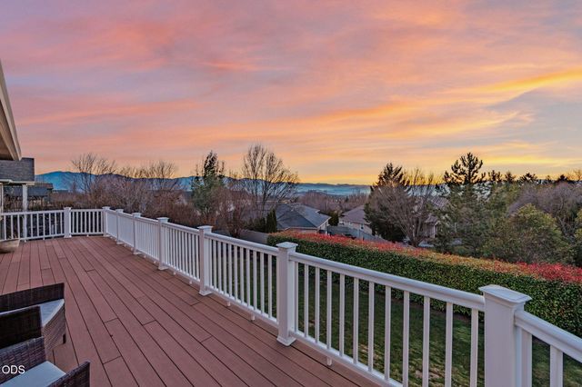 410 Lone Oak Drive, Medford, OR 97504