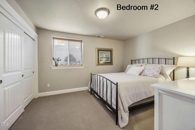 410 Lone Oak Drive, Medford, OR 97504