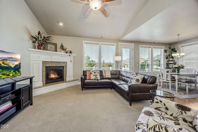 410 Lone Oak Drive, Medford, OR 97504