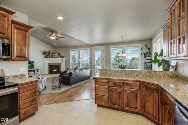 410 Lone Oak Drive, Medford, OR 97504