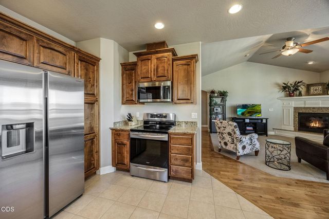 410 Lone Oak Drive, Medford, OR 97504