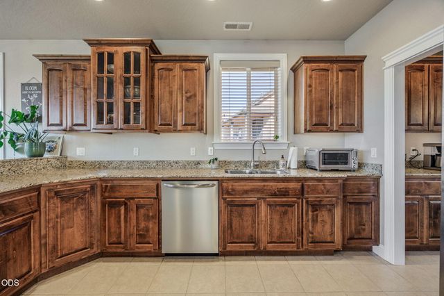 410 Lone Oak Drive, Medford, OR 97504