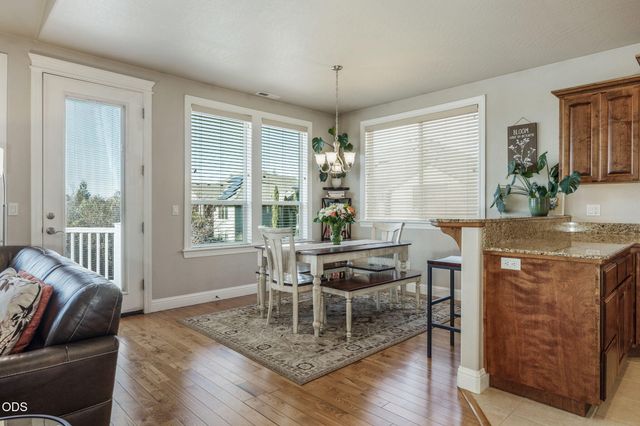 410 Lone Oak Drive, Medford, OR 97504