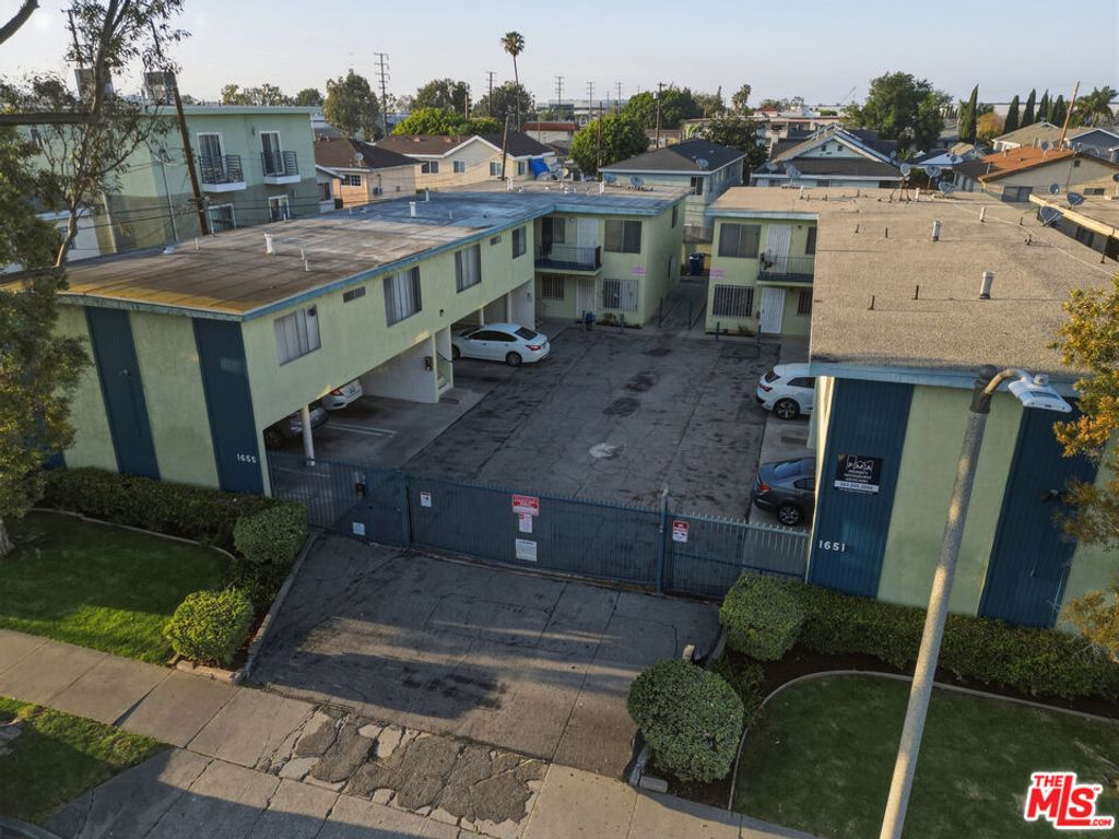 Image 8 of property listing at 1651 W 206th Street, Torrance, CA 90501