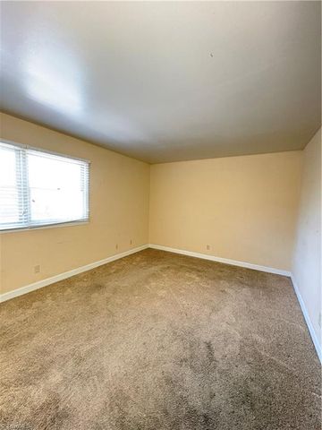 2890 Carriage Drive F, Winston-salem, NC 27106