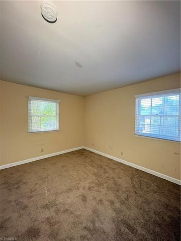2890 Carriage Drive F, Winston-salem, NC 27106