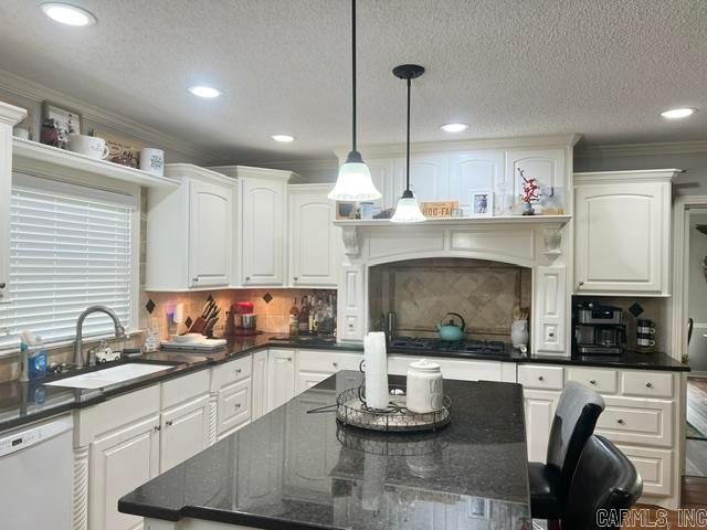 594 Lakeside, Camden, AR 71701