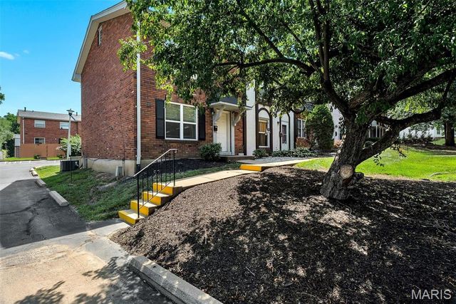 4422 Pegasus Dr, Oakville, MO 63129
