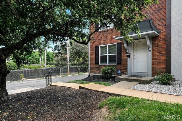 4422 Pegasus Dr, Oakville, MO 63129