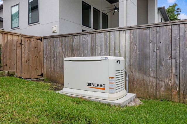 7 Peerless Point Place, Tomball, TX 77375