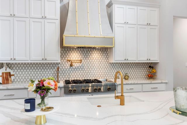 7 Peerless Point Place, Tomball, TX 77375