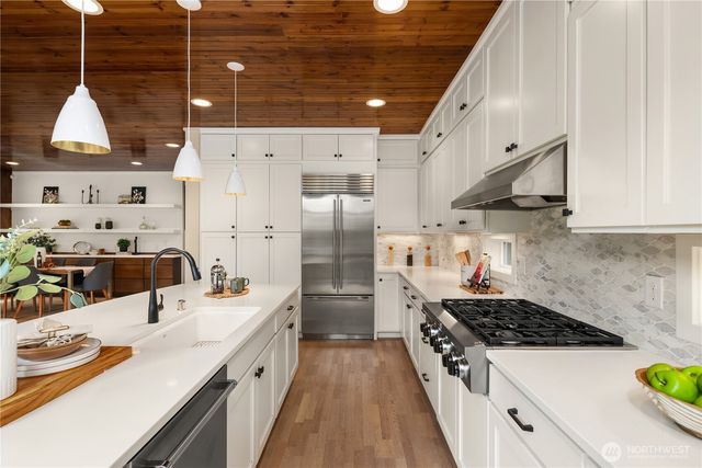 1444 242nd Avenue NE, Sammamish, WA 98074