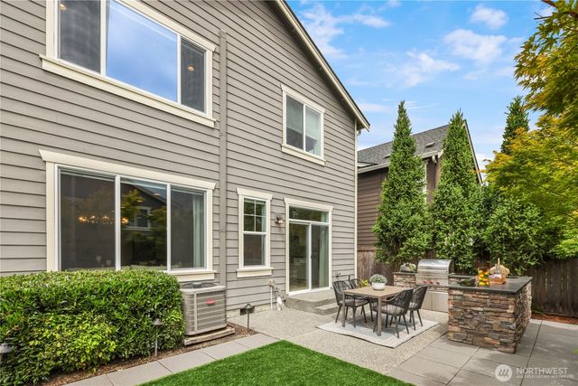 1444 242nd Avenue NE, Sammamish, WA 98074