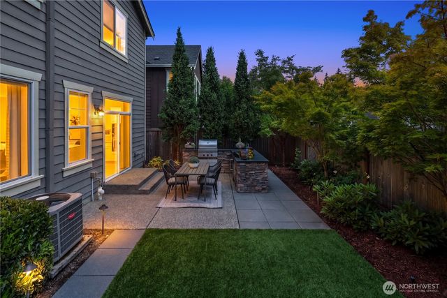 1444 242nd Avenue NE, Sammamish, WA 98074