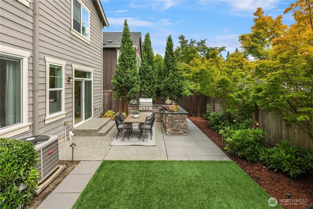 1444 242nd Avenue NE, Sammamish, WA 98074