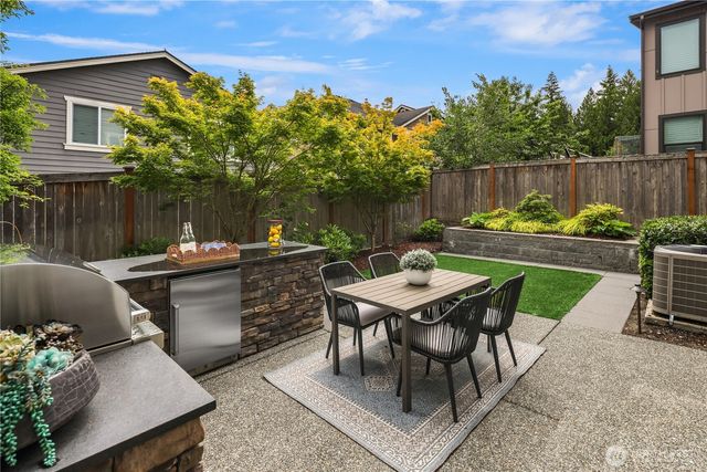 1444 242nd Avenue NE, Sammamish, WA 98074