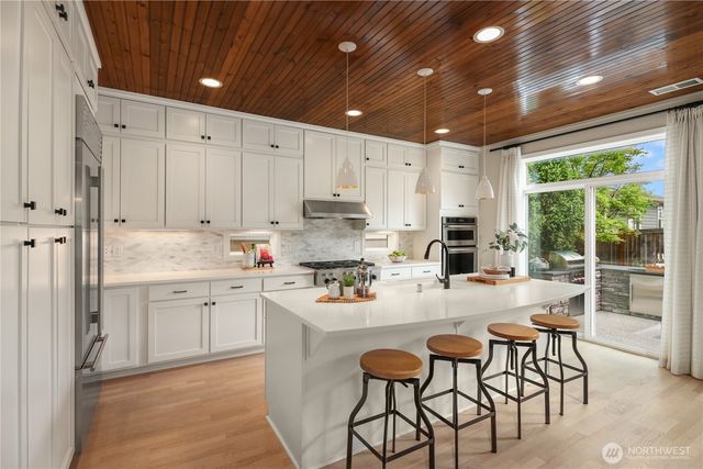1444 242nd Avenue NE, Sammamish, WA 98074
