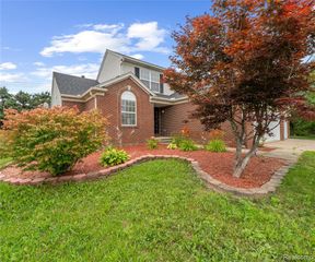 5864 Willow Ridge Drive, Ypsilanti, MI 48197