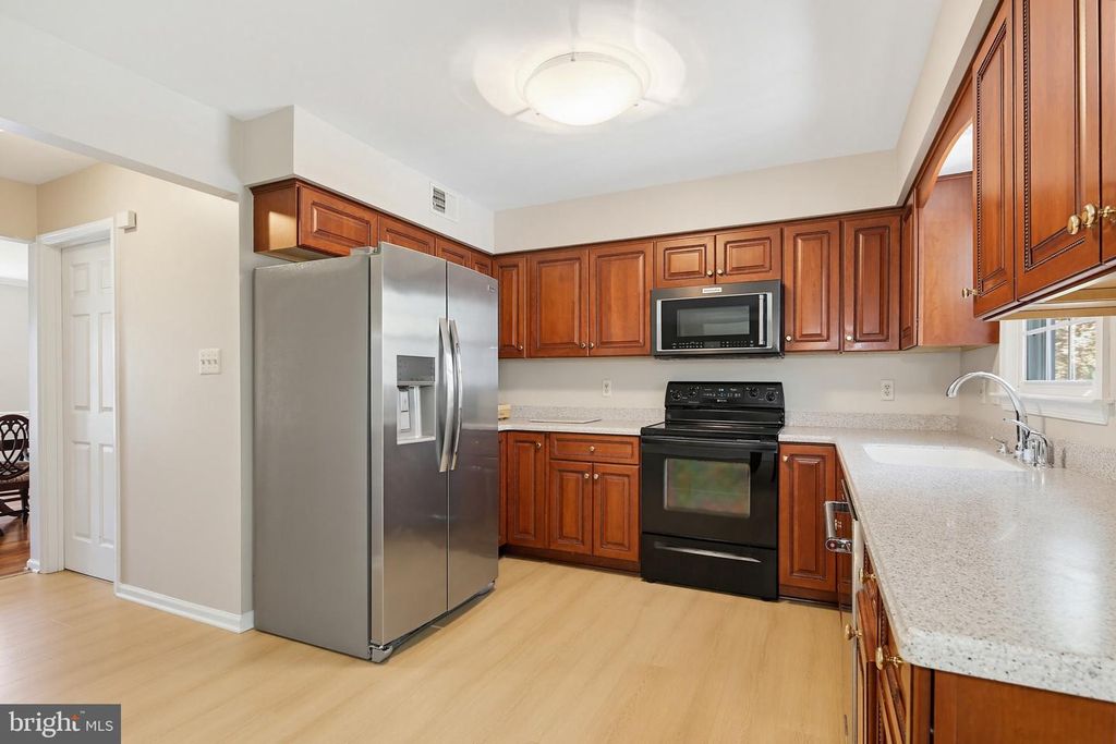 Image 21 of property listing at 10525 PATUXENT RIDGE WAY, Laurel, MD 20723