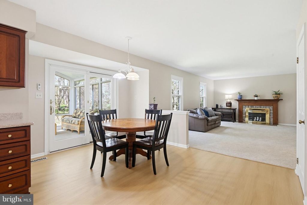 Image 6 of property listing at 10525 PATUXENT RIDGE WAY, Laurel, MD 20723