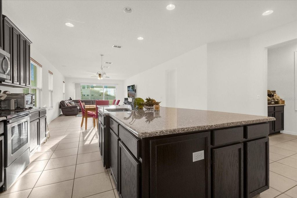 Image 7 of property listing at 12112 SAWGRASS RESERVE BOULEVARD, Orlando, FL 32824