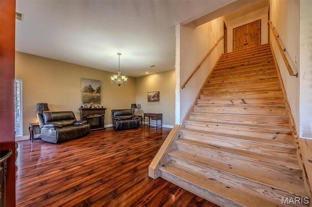 15650 HWY WW, Lebanon, MO 65536