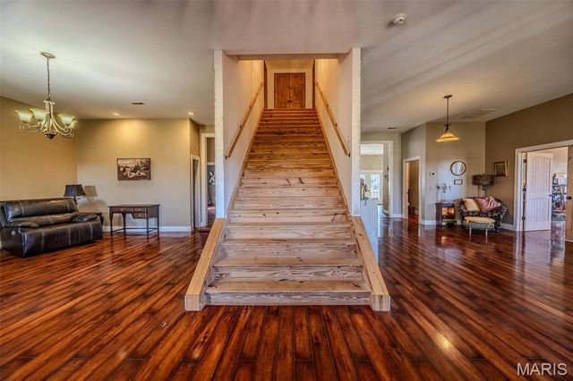 15650 HWY WW, Lebanon, MO 65536