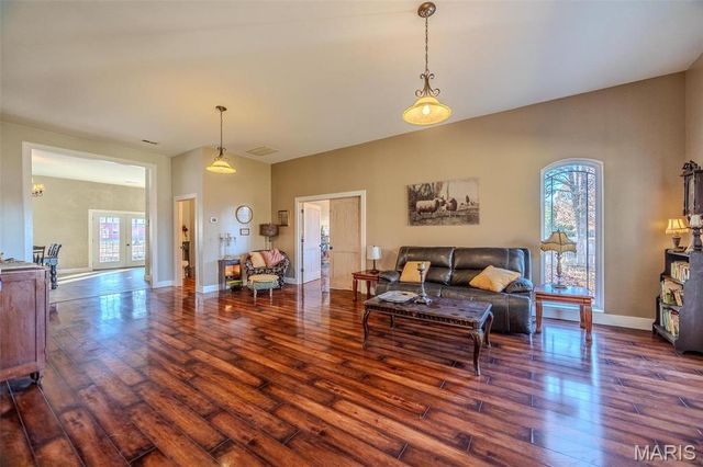 15650 HWY WW, Lebanon, MO 65536