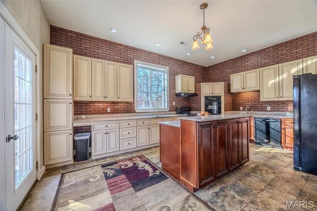 15650 HWY WW, Lebanon, MO 65536