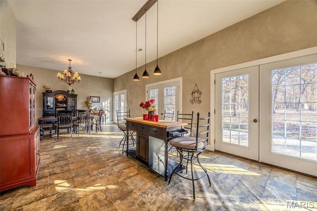 15650 HWY WW, Lebanon, MO 65536