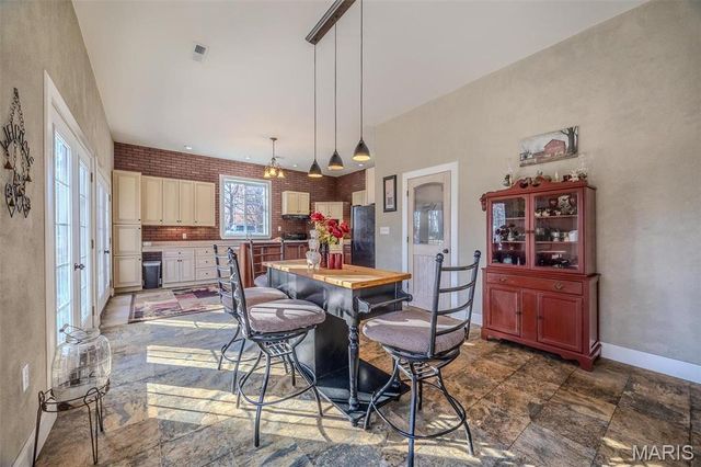 15650 HWY WW, Lebanon, MO 65536