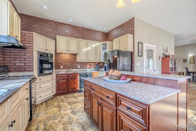 15650 HWY WW, Lebanon, MO 65536