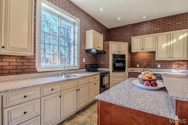 15650 HWY WW, Lebanon, MO 65536