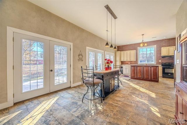 15650 HWY WW, Lebanon, MO 65536